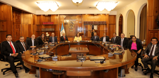 Pleno de CSJ en desacuerdo con el presidente del OJ, Oscar Cruz. Foto: La Hora