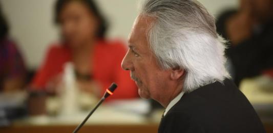José Rubén Zamora anunció que existe la posibilidad de una posible solicitud de extradición en contra de Alejandro Giamattei y Miguel Martínez. Foto: Fabricio Alonzo