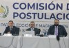 Junto al presidente de la Comisión de Postulación para CSJ, a la derecha aparece el magistrado Roberto Hernández, secretario titular, y a la izquierda el decano José Reyes, secretario suplente.