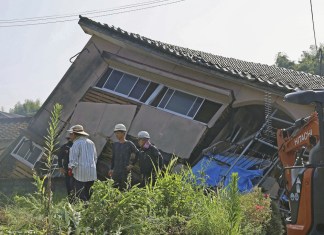 Tras sismo del jueves, Japón emite alerta por un posible megaterremoto: ¿qué se sabe? Una casa derrumbada en la ciudad de Oosaki, prefectura de Kagoshima, sur de Japón, el viernes 9 de agosto de 2024, tras el fuerte terremoto del jueves. (Kyodo News via AP)