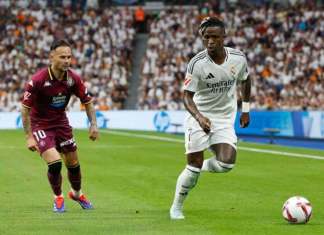 Foto de archivo del delantero brasileño del Real Madrid Vinicius jr (d). EFE/Chema Moya