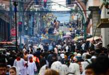 Feligresía católica realiza tradicional procesión dedicada a la Virgen de la Asunción, por lo que capitalinos gozan de descanso. Foto: Sergio Osegueda