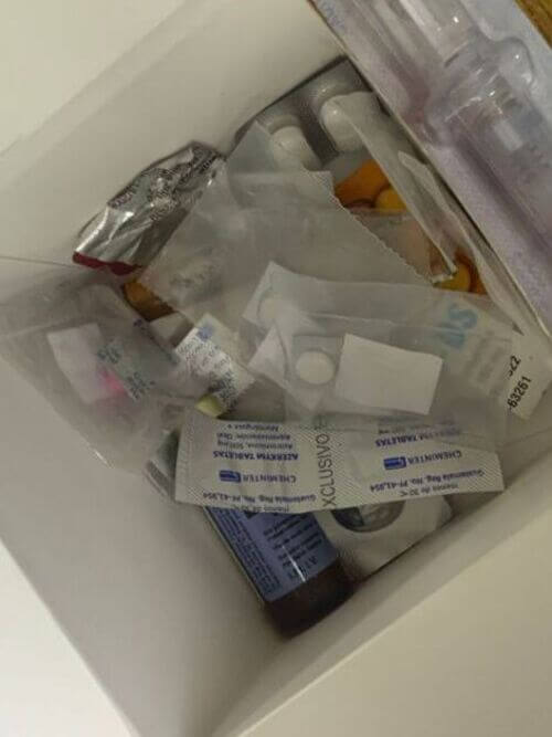 Las medicinas estaban escondidas en una caja en el cielo falso. Foto: CGC