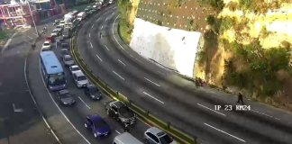 Los carriles en dirección a la capital se encuentran congestionados. Foto: PMT Mixco