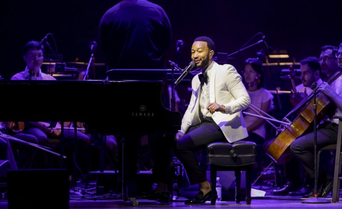 John Legend, el conocido cantante de pop, nativo de Springfield, Ohio, abordó las recientes afirmaciones de Donald Trump, sobre los migrantes haitianos en su ciudad natal.