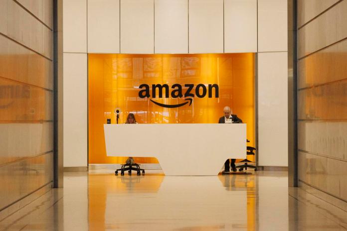 La empresa Amazon volverá al trabajo en oficina.