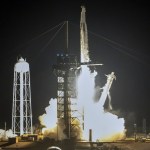 Un cohete Falcon 9 de SpaceX con una tripulación de cuatro personas despega de la plataforma 39A del Centro Espacial Kennedy en Cabo Cañaveral, Florida, el martes 10 de septiembre de 2024. (AP Foto/John Raoux)