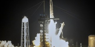 Un cohete Falcon 9 de SpaceX con una tripulación de cuatro personas despega de la plataforma 39A del Centro Espacial Kennedy en Cabo Cañaveral, Florida, el martes 10 de septiembre de 2024. (AP Foto/John Raoux)