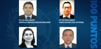 Fotografía que muestra a los cuatro aspirantes a magistrados que obtuvieron una calificación de 100 puntos.