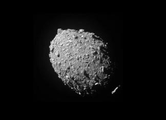 Imagen del asteroide "Dimorphos" captada por la sonda "DART" de la NASA antes de su impacto, e imágenes de otros asteroides similares que han sido captadas en varias misiones espaciales. Imagen: C. Robin (ISAE- SUPAERO).