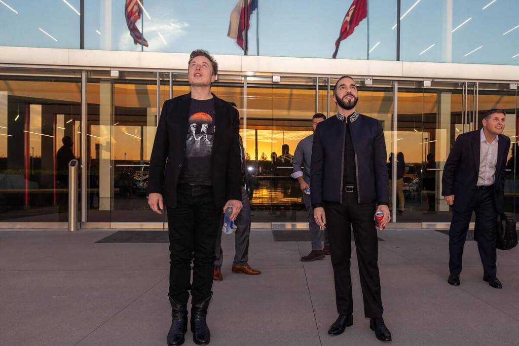 Elon Musk reunido con el presidente salvadoreño, Nayib Bukele. EFE/ Gobierno de El Salvador