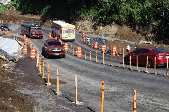 El Ministerio de Comunicaciones publicó una convocatoria abierta para empresas que estén interesadas en la recuperación de la autopista. Foto: CIV