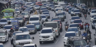 El tránsito vehicular se está liberando paulatinamente tras la llegada de la marcha a la Plaza de la Constitución. Foto La Hora: ARCHIVO