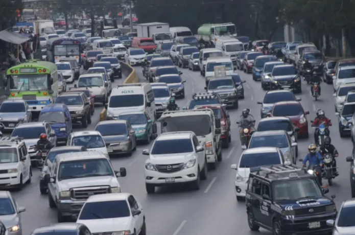 El tránsito vehicular será complicado este viernes y sábado debido a las antorchas de Independencia. Foto: La Hora/archivo