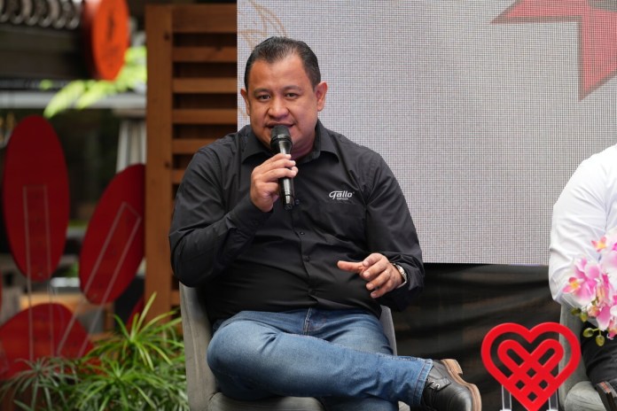 Esvin Calán, Gerente de Trade Marketing de Cervecería Centro American durante la conferencia de prensa de Oktoberfest en Condado Concepción. Fotografía: Álvaro Alvarado / La Hora.