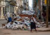 La basura se acumula en una esquina de La Habana, Cuba, el martes 24 de septiembre de 2024. (Foto AP/Ramón Espinosa)