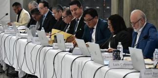 Comisionados votan para elegir a candidatos a magistrados