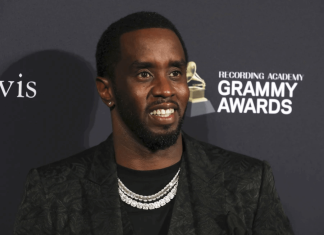 Sean Combs llega a la Gala Previa a los Grammy de 2020. (Foto de Mark Von Holden/Invision/AP, Archivo)