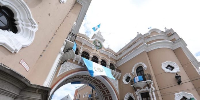 El CIV busca recuperar espacios del Edificio de Correos que son usados por MuniGuate para sus escuelas de arte. Foto: AGN