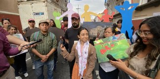 Los artistas, docentes y estudiantes de arte exigen una mesa de diálogo con autoridades del Gobierno para tratar temas de abandono del arte guatemalteco. Foto: José Orozco