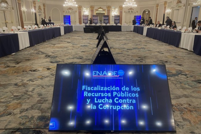 Enade 2024: Conversan sobre fiscalización de recursos y lucha contra la corrupción