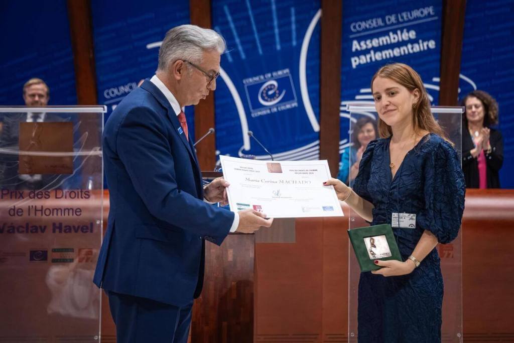 Entrega a Ana Corina Sosa del premio Vaclav Havel de Derechos Humanos. Foto EFE
