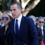Hunter Biden y su esposa Melissa Cohen Biden llegan a un tribunal federal para la selección del jurado. (Foto AP/Jae C. Hong)