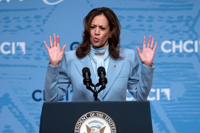 La candidata presidencial demócrata y vicepresidenta Kamala Harris habla en una conferencia sobre liderazgo de la Bancada Legislativa Hispana en el edificio Ronald Reagan, el miércoles 18 de septiembre de 2024, en Washington. (AP Foto/José Luis Magaña)