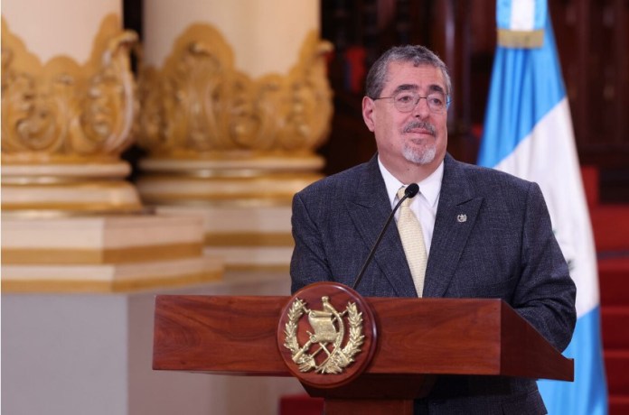 Fotografía de archivo del presidente de Guatemala, Bernardo Arevalo De León. Foto La Hora / EFE