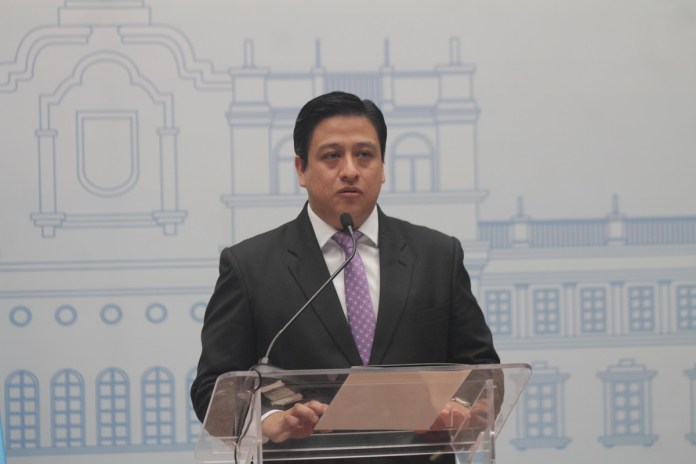 El director de la comisiÃ³n anticorrupciÃ³n, Julio Flores, informÃ³ que elaboran un manual para presentaciÃ³n de denuncias y oposiciones a desestimaciones. Foto: JosÃ© Orozco