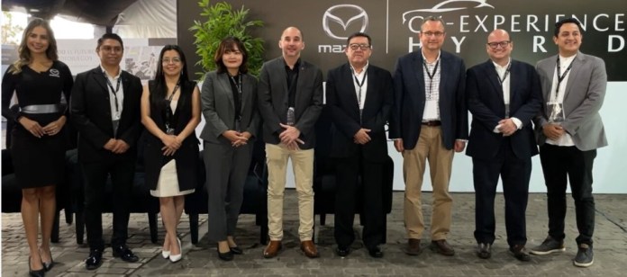 Equipo gerencial y comercial de Mazda en Guatemala y Latinoamérica en la CX EXPERIENCE 2024