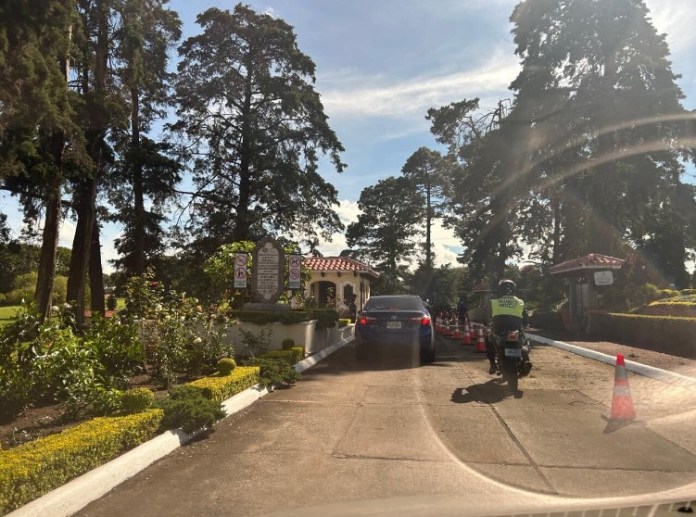 Autoridades municipales, buscan que propietarios del cementerio se encarguen del resarcimiento de los vecinos afectados por el muro derrumbado en la colonia el Paraíso I.