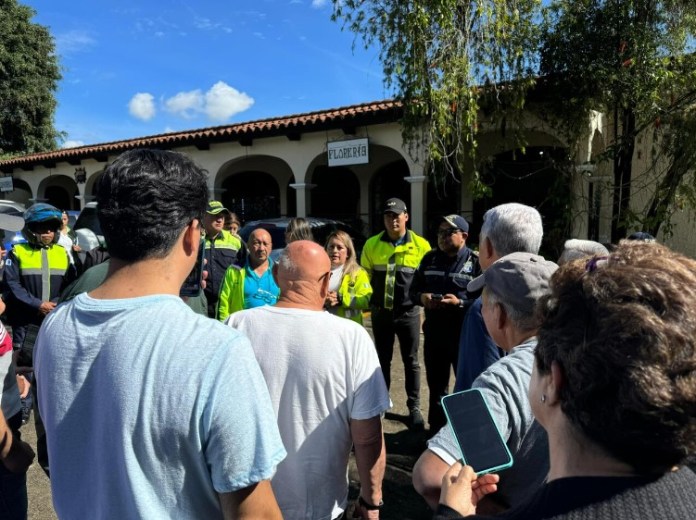 Neto Bran llegó al camposanto junto a representantes del Juzgado Municipal, Policía Municipal y Emixtra.