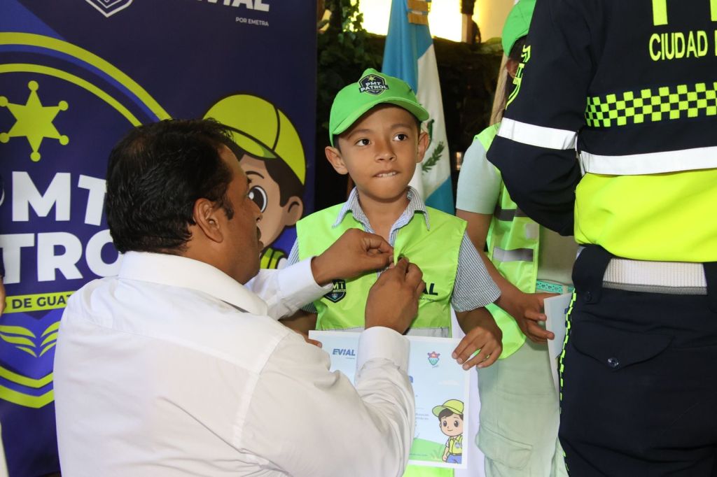 al finalizar el programa PMT PATROL los niños se convierten en embajadores de la seguridad vial.4Foto: Municipalidad de Guatemala