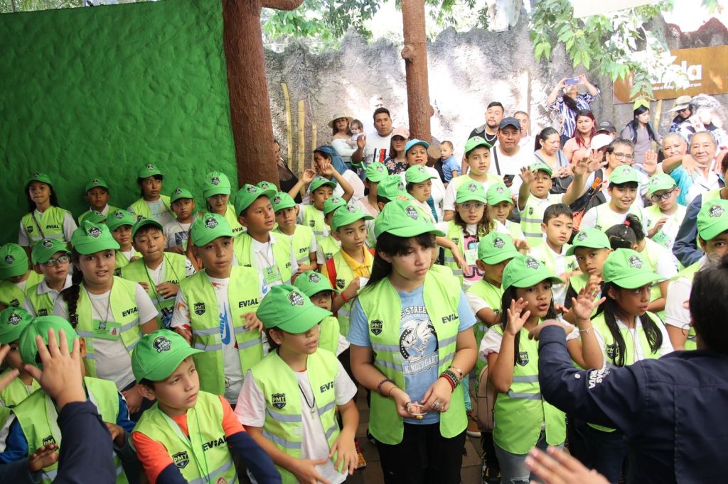 Desde muy temprana edad gran cantidad de jóvenes anhelan ser policías con la idea de proteger a su comunidad.