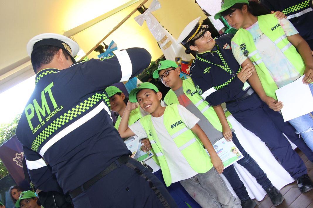 La Municipalidad de Guatemala promueve la seguridad vial en niños guatemaltecos con el programa PMT PATROL. Foto: Municipalidad de Guatemala