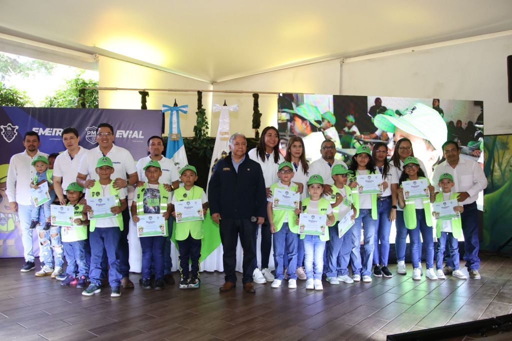 PMT PATROL ha graduado a 100 niños y niñas quienes completaron su formación en seguridad vial.Foto: Municipalidad de Guatemala