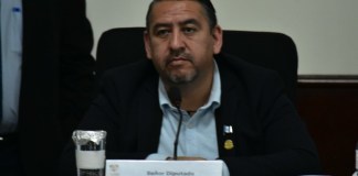 El primer vicepresidente del Congreso, Darwin Lucas, afirmó que la junta directiva buscará aprobar una sesión adicional a la semana. Foto: Daniel Ramírez