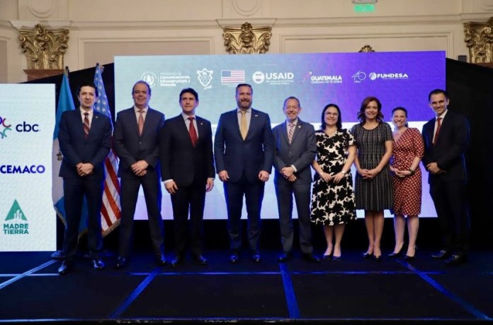 Este 3 de septiembre de realizó el lanzamiento del FIP, con la presencia del embajador de EE.UU., Tobin Bradley, el ministro del CIV Félix Alvarado, el alcalde Ricardo Quiñónez, así como José Miguel Torrebiarte y Juan Carlos Zapata de Fundesa, entre otros.