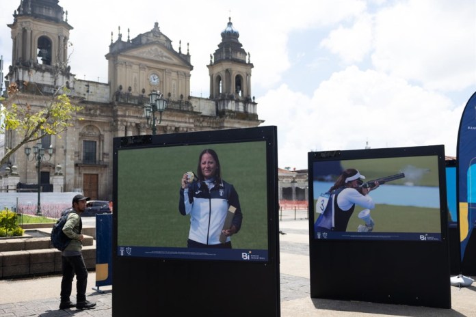 El Comité Olímpico Guatemalteco inauguró una exposición fotográfica sobre sus deportistas que compitieron en los Juegos Olímpicos de París 2024, donde el país centroamericano tuvo su mejor participación y conquistó su primera medalla de oro. EFE/ David Toro