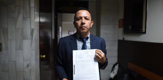 Fiscal Saúl Sánchez presentó el segundo acto conclusivo dentro del caso Toma Usac y busca enviar a juicio a otros 6 implicados. Foto: Fabricio Alonzo