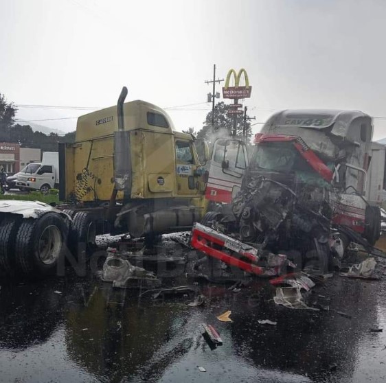 Debido al accidente la ruta está paralizada. Foto: Stereo 100 Noticias