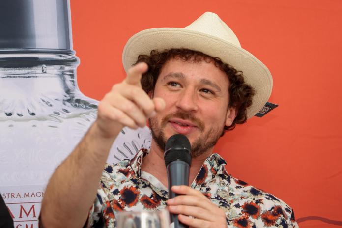 Fotografía de archivo del 24 de junio de 2024 del youtuber mexicano Luisito Comunica, durante una rueda de prensa en Quito (Ecuador). EFE/Rolando Enriquez