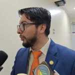 El viceministro de Comunicaciones, Max Alejandro García, indica que existe una mesa técnica que analiza diferentes aspectos del proyecto Puente Belice II. Foto: La Hora