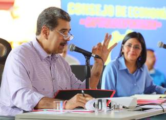 Fotografía cedida por Prensa Miraflores del presidente de Venezuela, Nicolás Maduro, durante un acto de gobierno este jueves, en Caracas (Venezuela). EFE/ Prensa Miraflores/