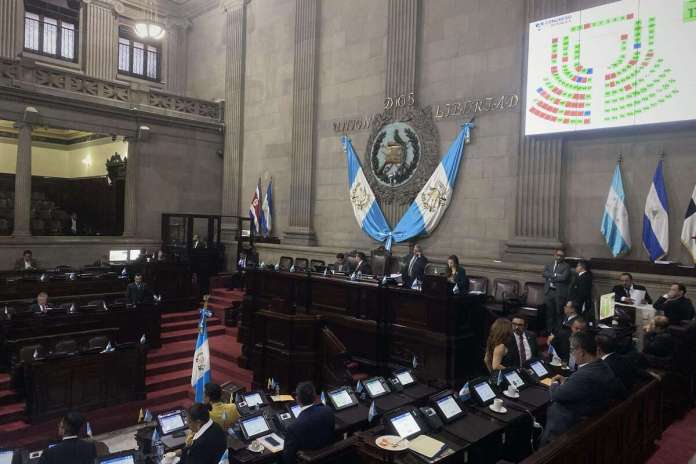 Los diputados dieron trámite a varias iniciativas de ley en segundo debate. Foto: José Orozco