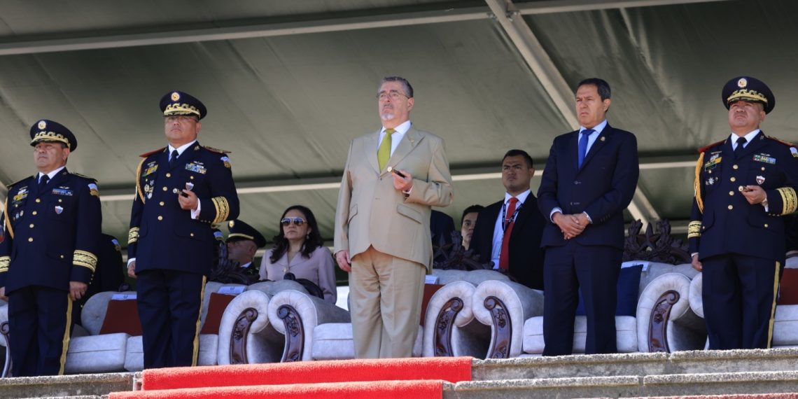 El presidente Bernardo Arévalo, dijo que el ejército no es botín de nadie. Foto La Hora /AGN