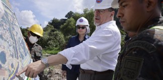 Presidente revisó dragado de rio las vacas en Chinautla. Foto: CSP