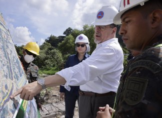 Presidente revisó dragado de rio las vacas en Chinautla. Foto: CSP