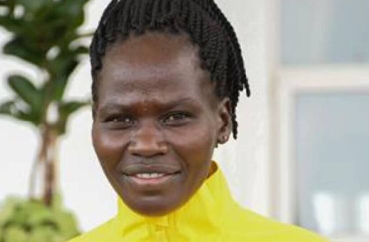 La atleta olímpica ugandesa Rebecca Cheptegei posa para un retrato durante el inicio de la participación del equipo ugandés en los Juegos Olímpicos de París 2024 en la Casa del Estado en Entebbe, Uganda, el 16 de julio de 2024 (publicado el 5 de septiembre de 2024). Cheptegei, de 33 años, corredora de largas distancias, murió el 5 de septiembre en un hospital de Kenia donde estaba siendo atendida después de que el 80 por ciento de su cuerpo sufriera quemaduras en un ataque de su pareja el 1 de septiembre. (Kenia) EFE/EPA/STR
